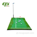 Golf de herba artificial pondo verde ao aire libre